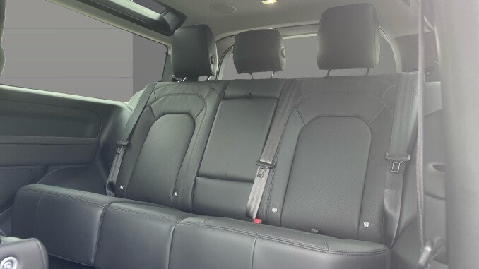 Land Rover Defender 3.0 D350 X-Dynamic HSE 90 3dr Auto Diesel Estate - Image 4